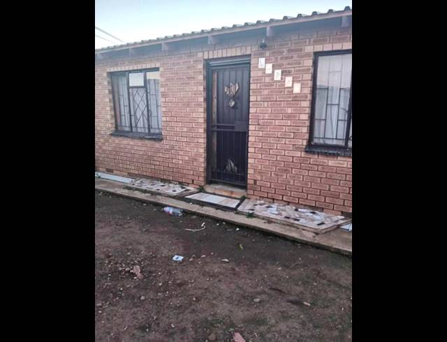 2 BEDROOM HOUSE FOR SALE IN SEBOKENG ZONE 7